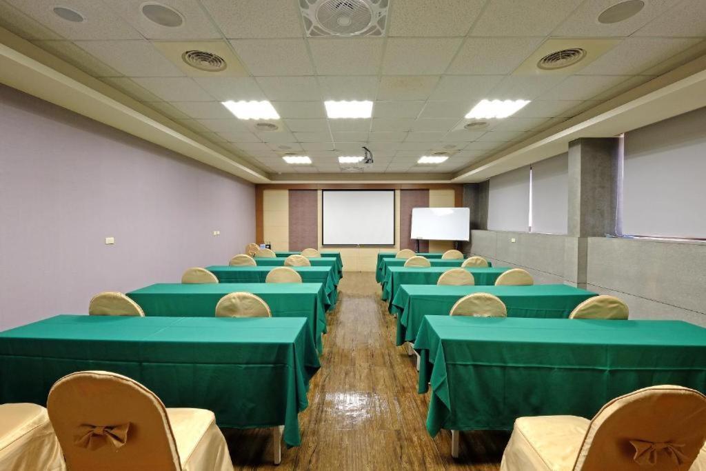 Ohotel Taichung Exterior photo