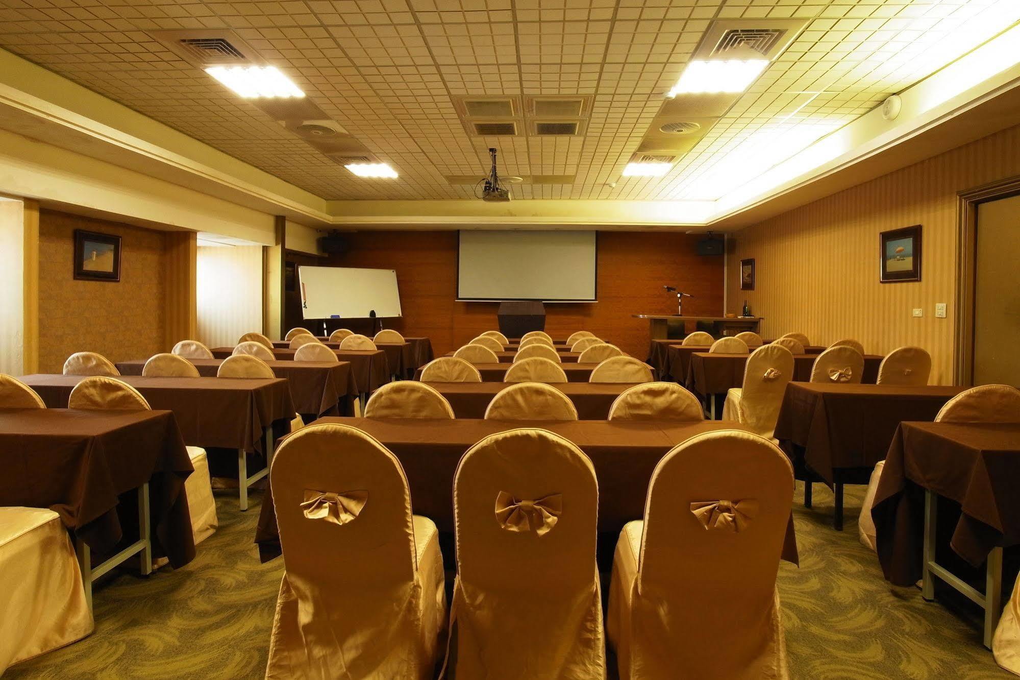 Ohotel Taichung Exterior photo