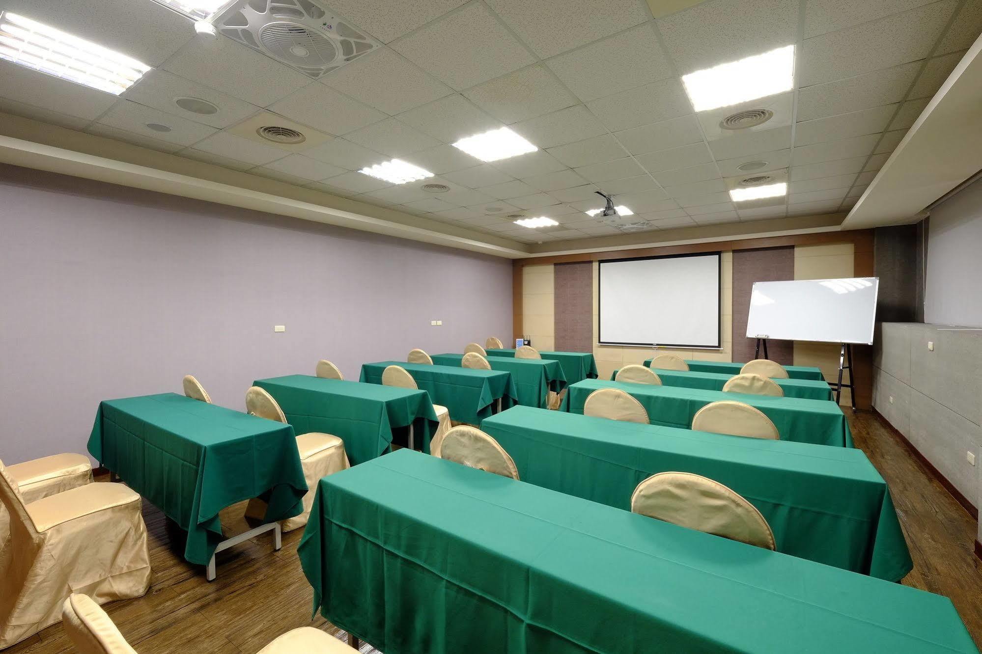 Ohotel Taichung Exterior photo