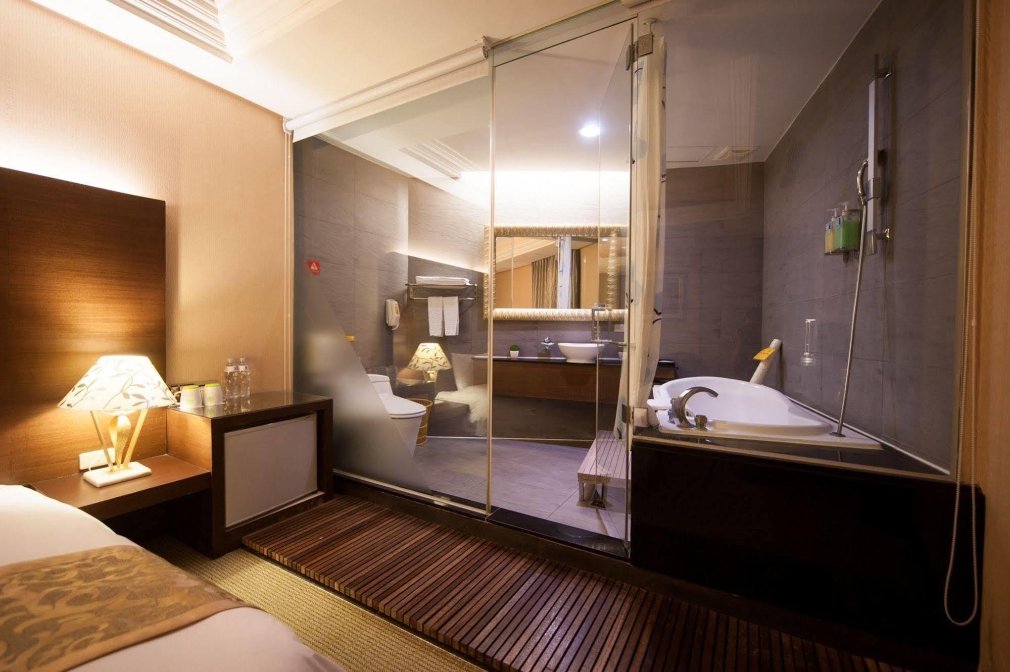Ohotel Taichung Exterior photo