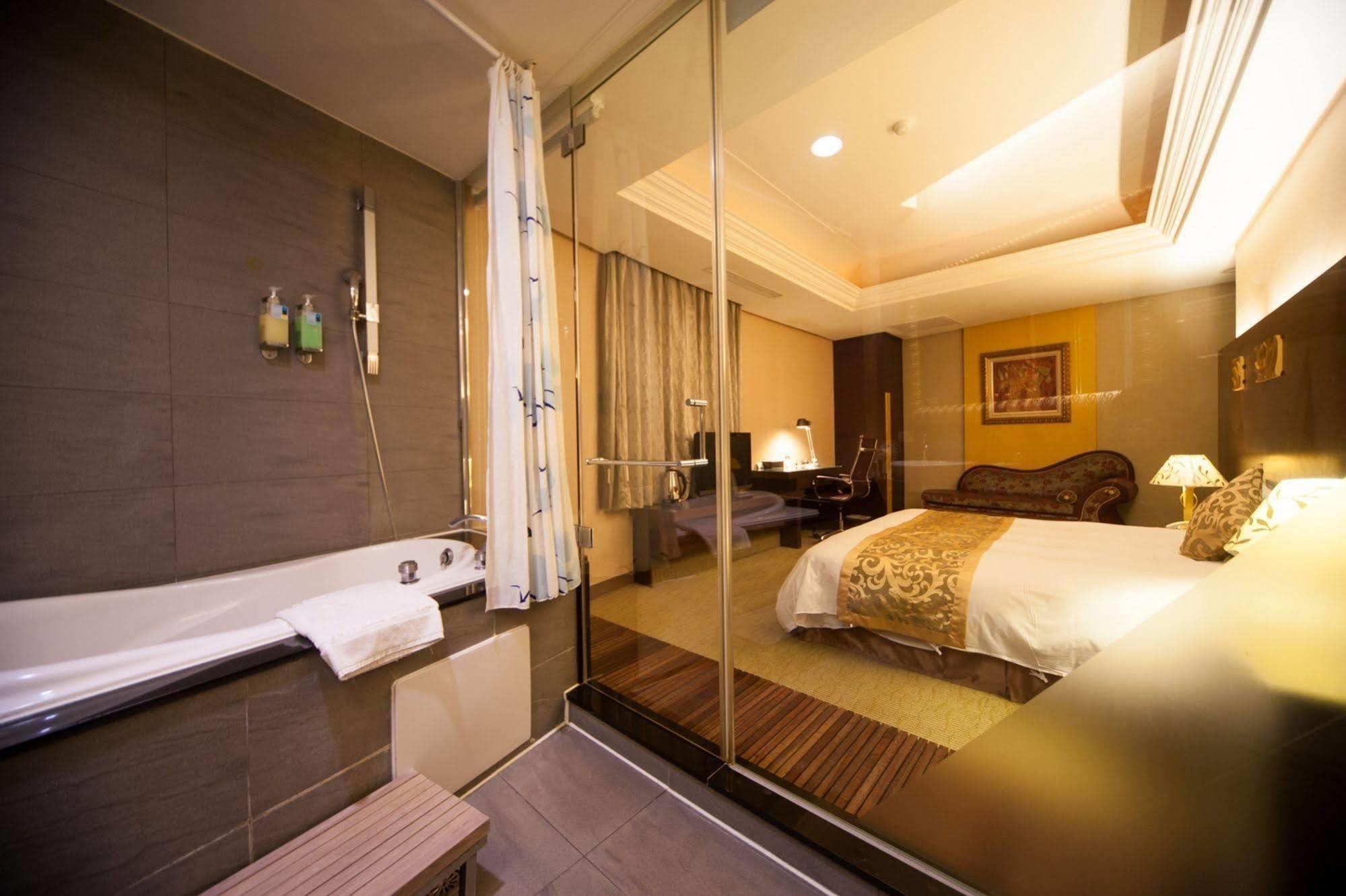 Ohotel Taichung Exterior photo